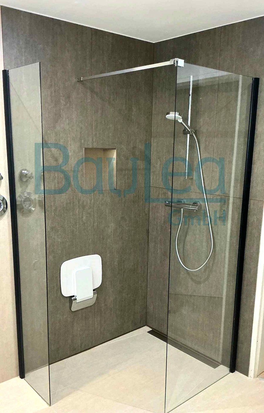 Duschglas nach Maß München – barrierefreie Dusche mit Glasabtrennung, BauLea GmbH